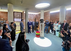 Inauguración del busto del primer cosmonauta de la Tierra en Ecuador