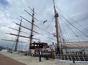 Embajador de Rusia en el Ecuador visitó buque "Guayas"